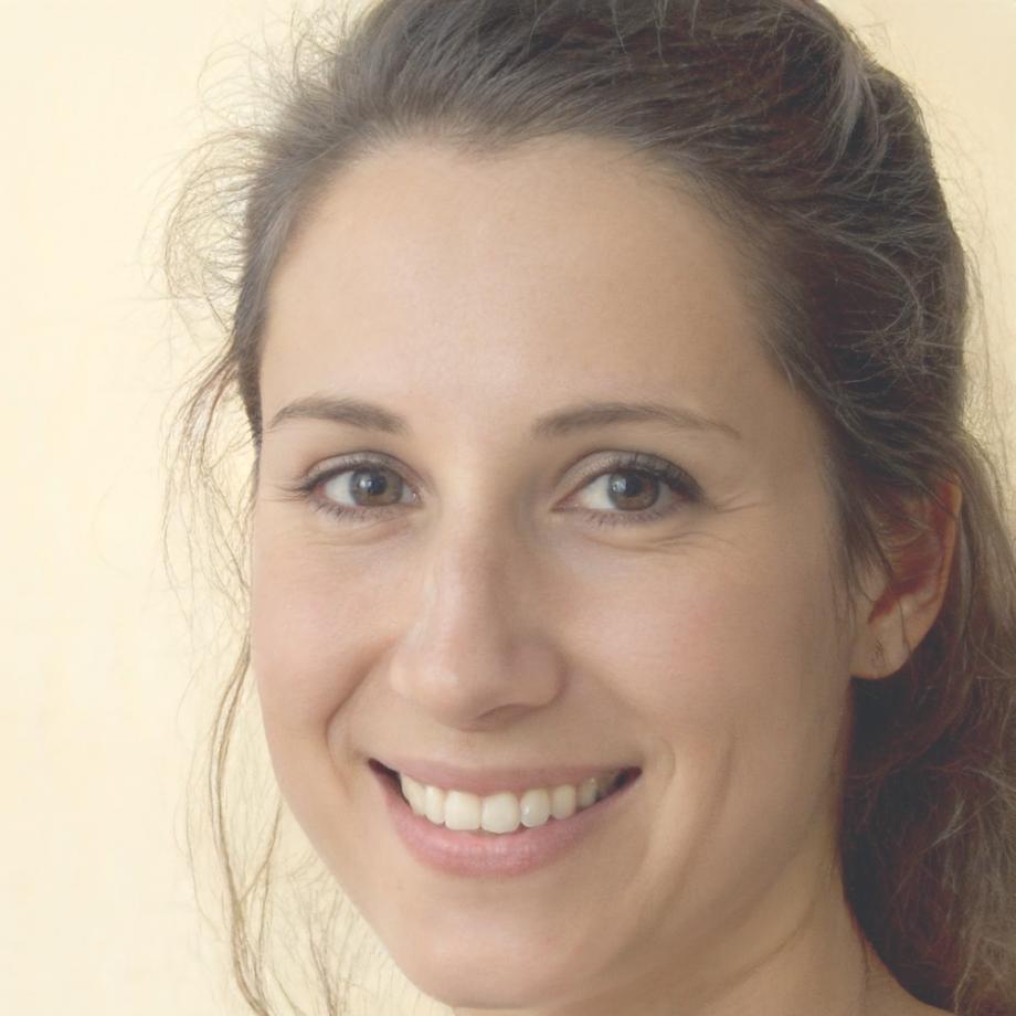 Carmen Torres, Especialista en Educación Financiera